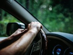 Način na koji držite volan pokazuje vašu ličnost