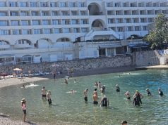 Brojni turisti za vikend stigli u Neum, evo kakve su cijene hrane i pića