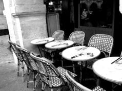 Pariz nikada posjećeniji, a kafići i restorani totalno prazni